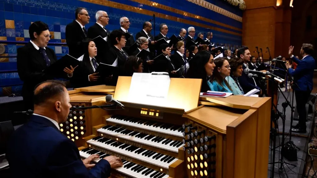 Imagem PEMSA organistas e coral na Novena do artigo 7 sugestões de como cantar a Quaresma em sua paróquia