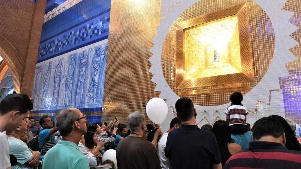Imagem Movimento no Santuario 2019 do artigo 7 dicas para organizar a viagem da família a Aparecida