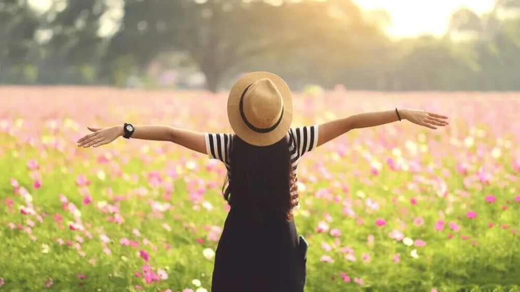 Imagem mulher feliz jovem feliz felicidade alegria primavera flores do artigo a4a2a5a6-4003-4c80-848b-ec90db4b28fa