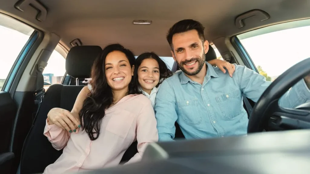 Imagem familia em viagem do artigo Orações para pedir proteção para sua viagem