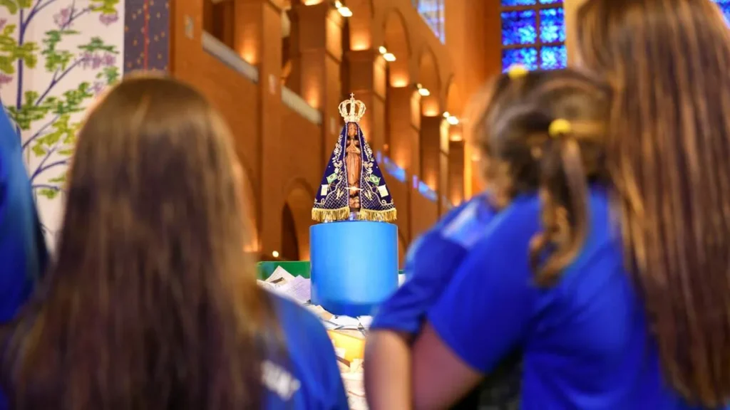 Imagem Maria Mae filha do artigo O que Maria nos ensina sobre comprometimento e coragem