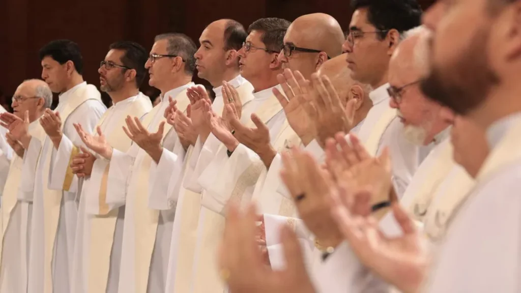Imagem Missa Jubilar Gustavo Cabral 304 Easy Resize.com do artigo Dia Mundial de Oração pela Santificação dos Sacerdotes