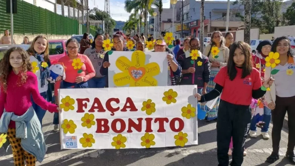 Caminhada com a participação do CAS Pedro Donders, em Miracatu/SP