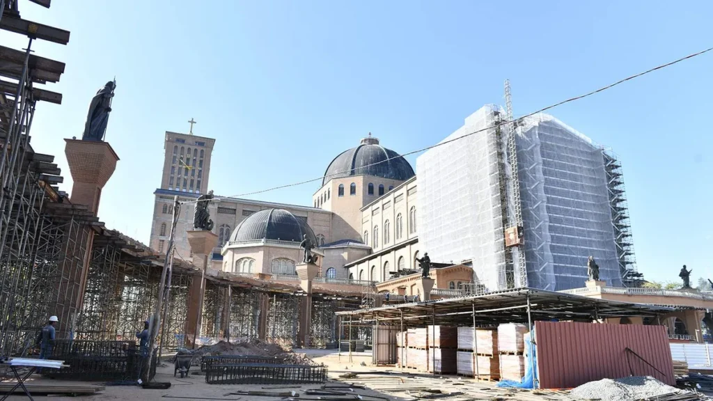 Imagem RDA jun22 Santuario em Acao 09 do artigo Uma Família que cuida da Casa da Mãe