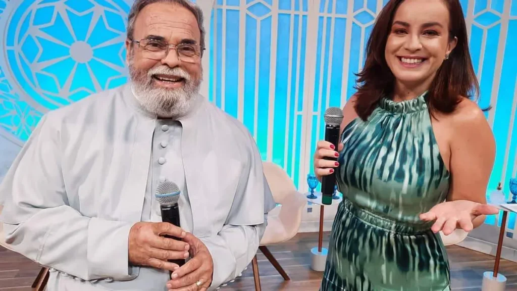 Programa é apresentado pelo Pe. Antonio Maria e por Daniela Espíndola