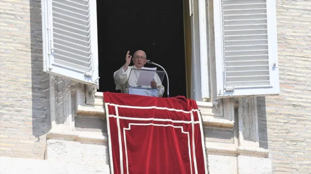 Imagem Papa Francisco Angelus 2024 do artigo Por que a Oração do Angelus é rezada em público pelo Papa?