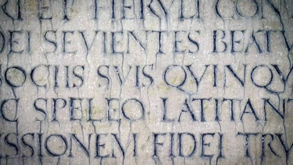 Imagem Alfabeto romano do artigo Mosteiros e Abadias ajudam a educar a Europa