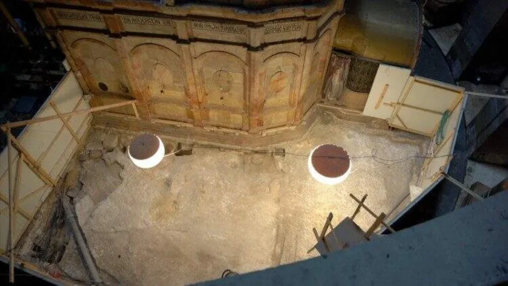 Imagem Basilica do Santo Sepulcro passa por revitalizacao no piso do artigo Piso do Santo Sepulcro passa por restauração