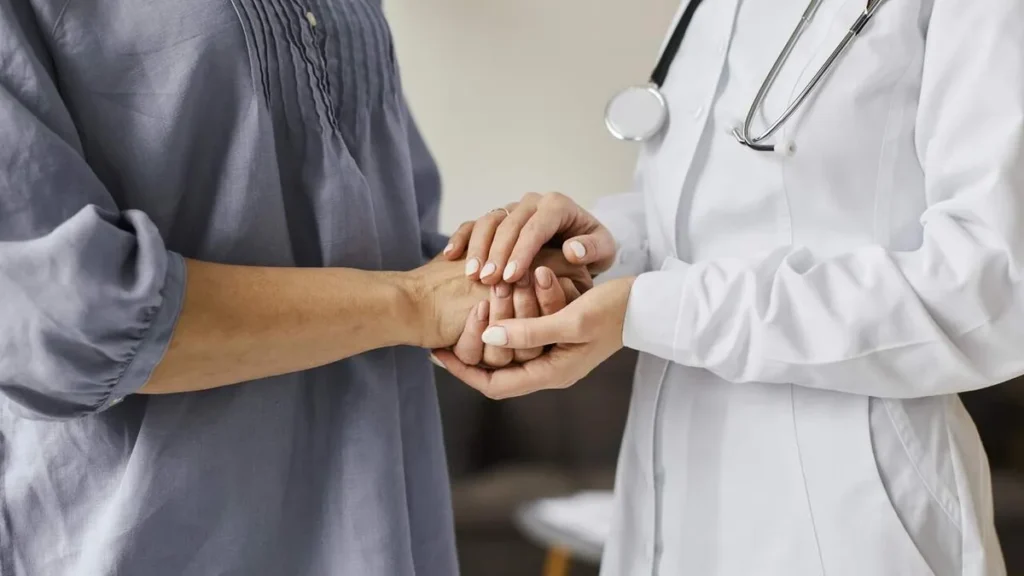 Imagem Medico e Paciente do artigo Dia Nacional da Saúde: cuide do seu físico, emocional e espiritual