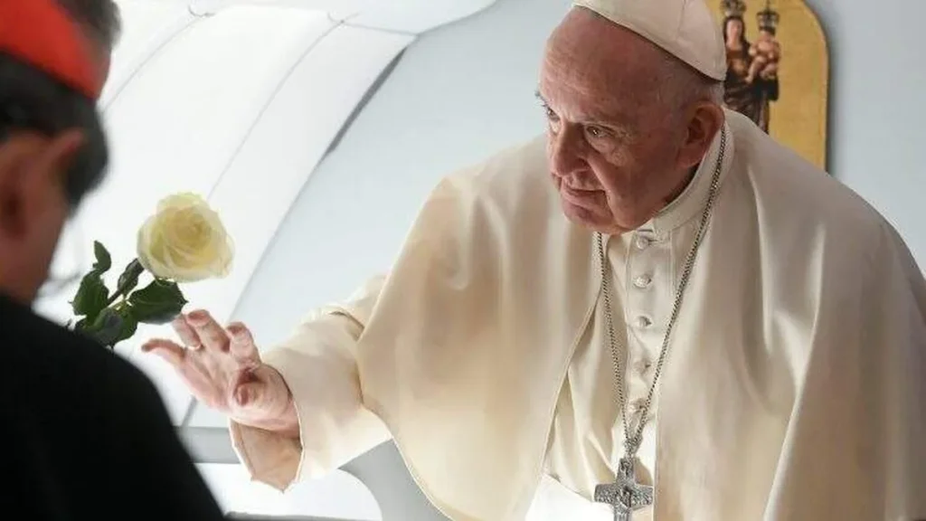 Imagem Papa Francisco em voo para Roma do artigo Papa Francisco finaliza sua viagem ao Cazaquistão