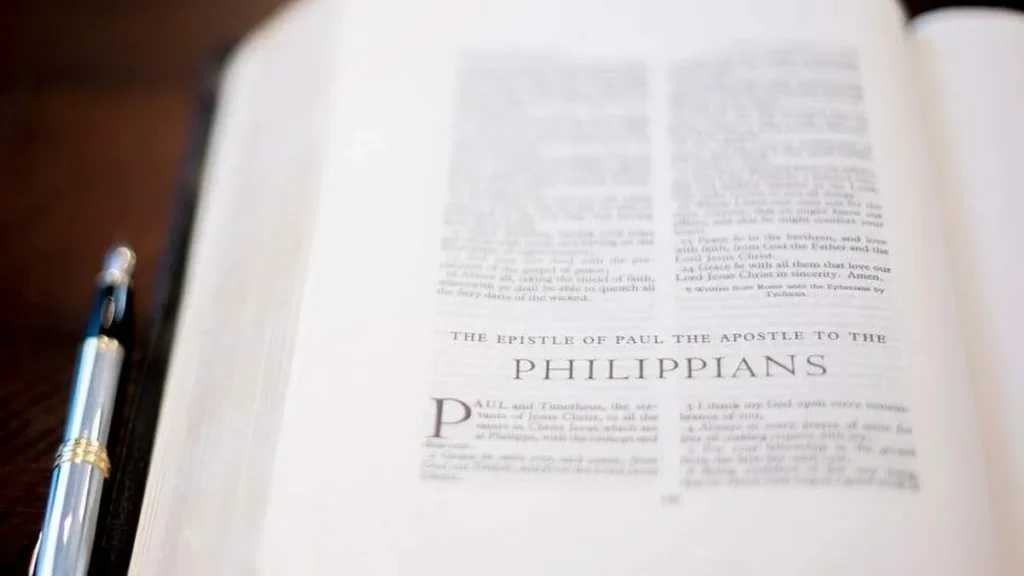 Imagem Biblia em ingles do artigo Conheça 4 traduções da Bíblia para idiomas curiosos