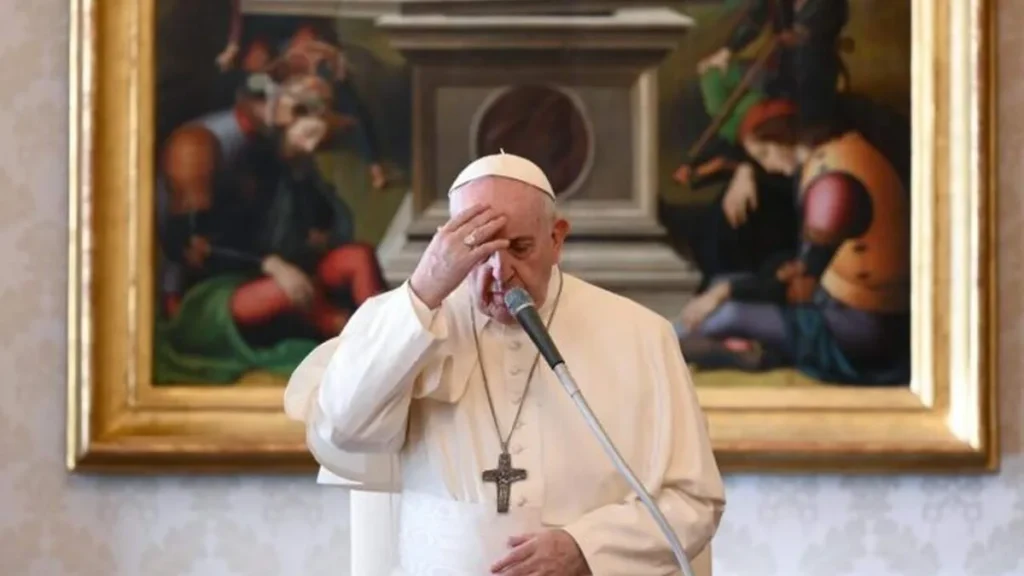 Imagem Papa Francisco fazendo o sinal da Cruz1 do artigo Momentos em que o Papa Francisco falou sobre a pena de morte