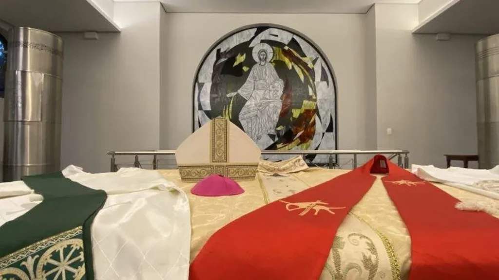 Imagem vestes liturgicas rda do artigo As vestes litúrgicas: um sinal do ministério que ocupamos na celebração