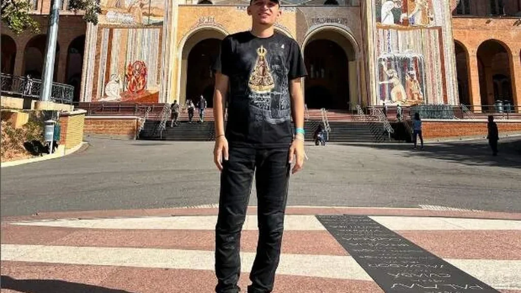 Imagem Joao Gomes no Santuario Nacional de Aparecida do artigo Cantor João Gomes “leva” Nossa Senhora Aparecida em novo DVD