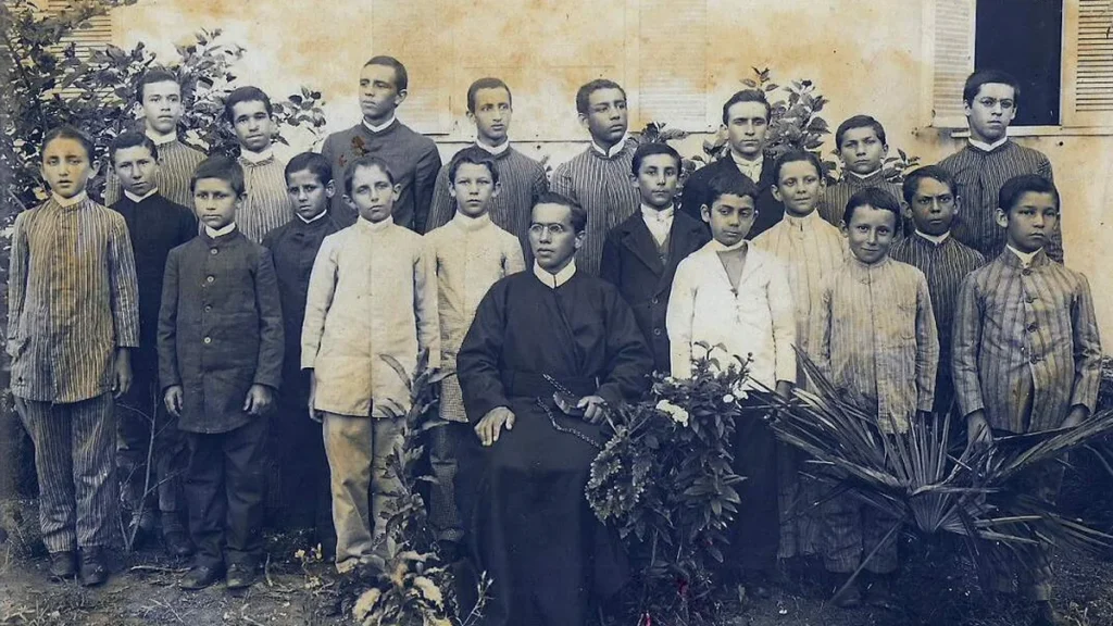 Pe. Vítor Coelho, no Seminário Redentorista em 1916 - o 3º atrás - da esquerda para a direita