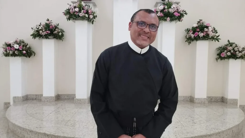Imagem RdA Dez22 Vem e segue me do artigo Vocação é responder de forma livre e consciente o chamado de Deus