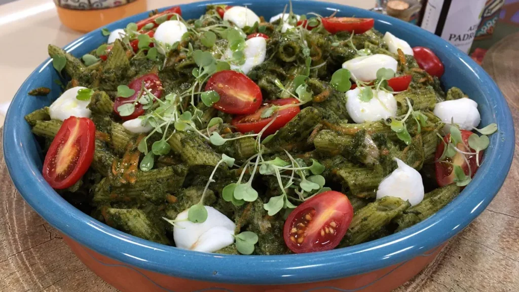 Imagem SALADA DE MACARRAO MOLHO PESTO DE RUCULA do artigo Salada de Macarrão e Molho Pesto de Rúcula - Santa Receita