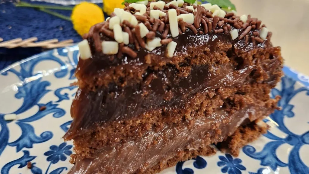 Imagem bolodebrigadeiro1 Easy Resize.com do artigo Bolo de Brigadeiro - Santa Receita