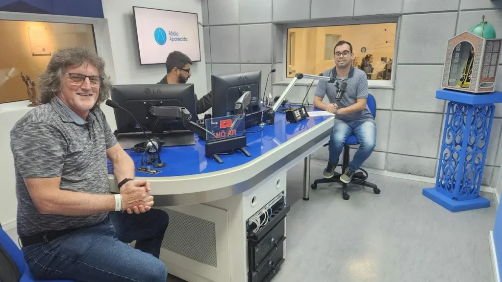 Imagem Padre Joel Nalepa diretor da Radio SantAna do artigo Diretor da Rádio Sant'Ana visita Rede Aparecida de Rádio
