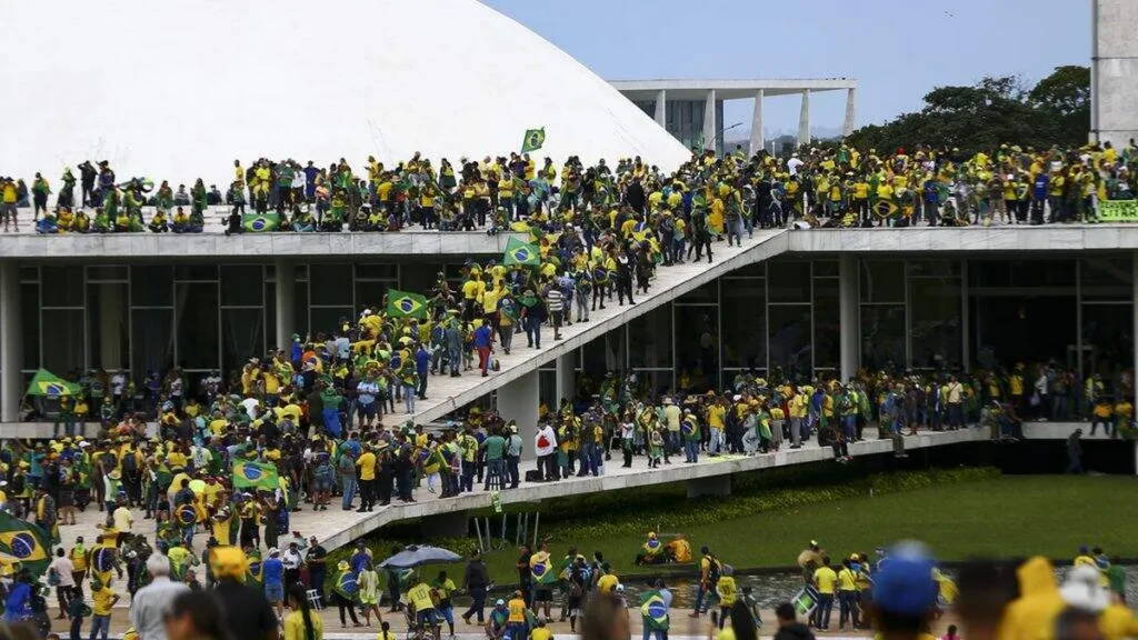 Imagem atentado golpista bolsonarista do artigo R$ 6,5 milhões dos suspeitos de financiar atos golpistas em Brasília são bloqueados