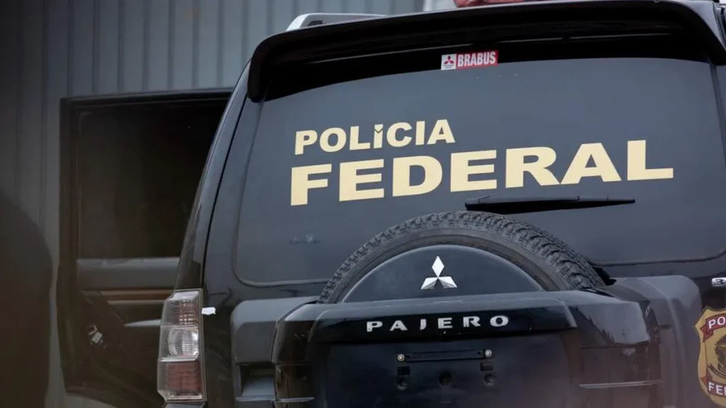 Imagem carro da policia federal do artigo PF investiga possíveis desvios na educação em 2015 em Aparecida