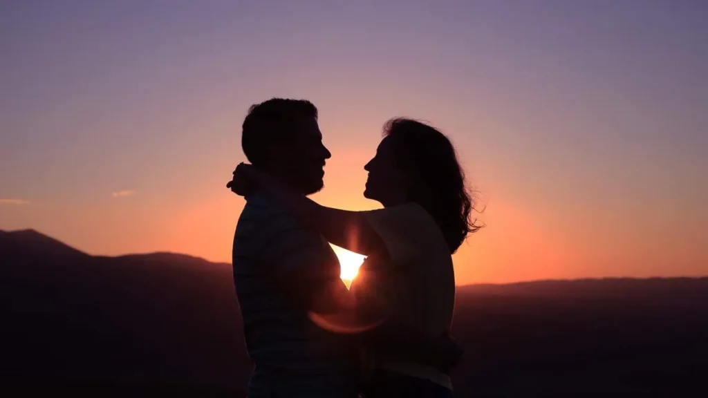 Imagem casal apaixonado do artigo Posso morar junto antes do casamento?