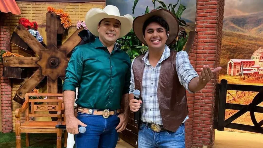 Imagem Kleber e Menino da Port Reproducao Facebook Oficial do artigo Amado Batista é uma das muitas atrações do “Terra da Padroeira” deste domingo
