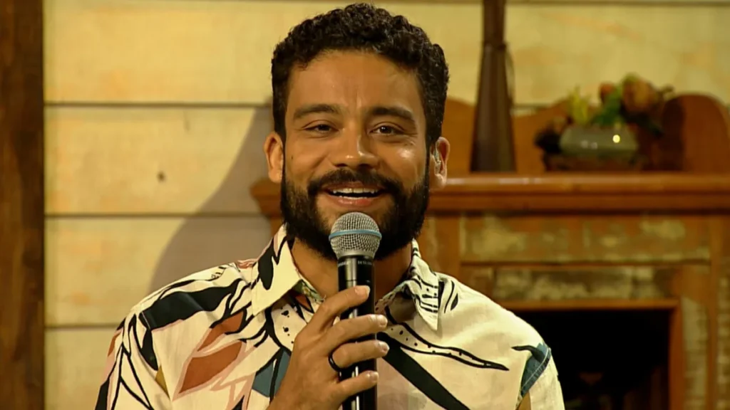 Imagem Padre Paulinho Reproducao TV Aparecida Easy Resize.com do artigo “Luar do Sertão” destaca as marchinhas em seu Especial de Carnaval