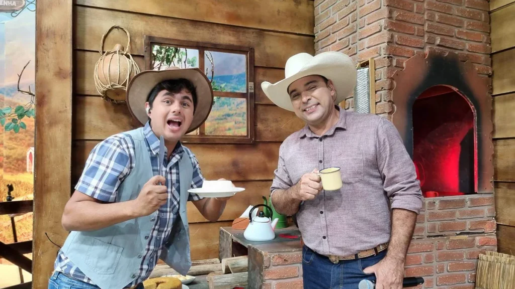 Imagem Kleber Ol e Menino Juana Tannus 1 Easy Resize.com do artigo “Terra da Padroeira” traz animação ao domingo de Carnaval