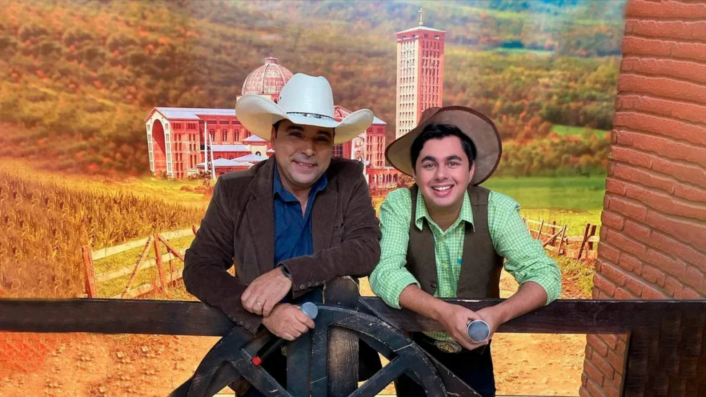 Imagem Kleber e menino da port Reproducao TV Aparecida Easy Resize.com do artigo “Terra da Padroeira” destaca "Os Reis do Batidão" neste domingo