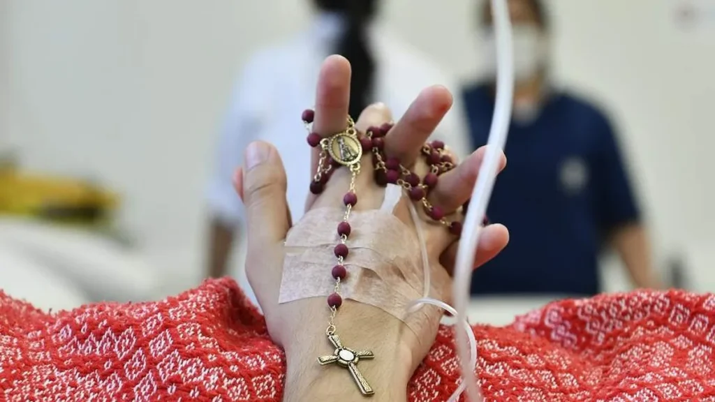 Imagem RdA Fev23 Questoes de Fe do artigo Sem Deus, o sofrimento é um castigo. É a cruz sem o Crucificado