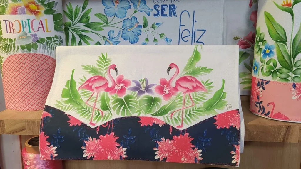 Imagem WhatsApp Image 2023 02 01 at 13.27.48 Easy Resize.com do artigo Pano de copa de flamingo (pintura com stencil) – Faça Você Mesmo