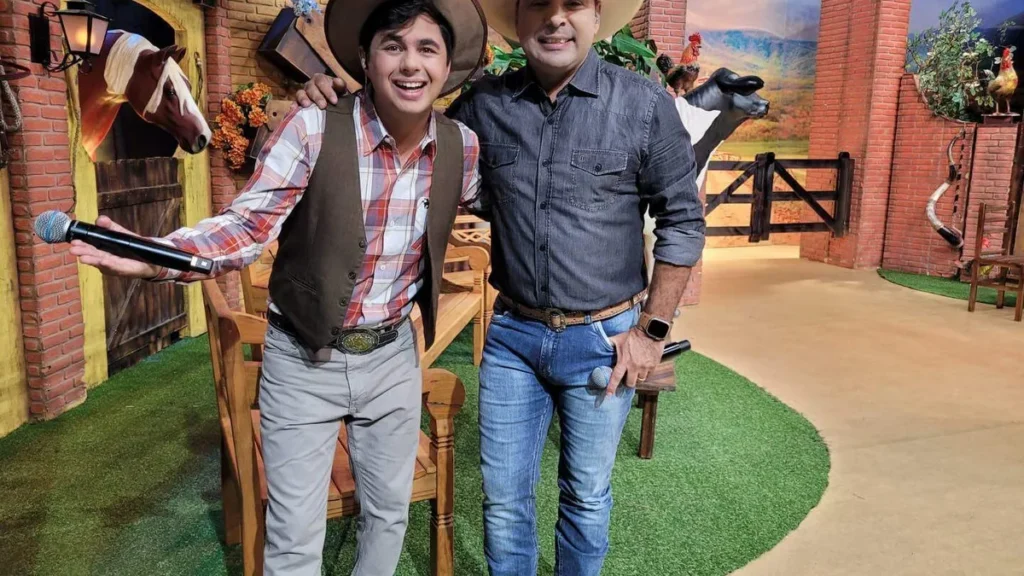 Imagem cleber e menino da porteira do artigo Alemão do Forró e dupla Althair e Alexandre sobem ao palco do 'Terra'
