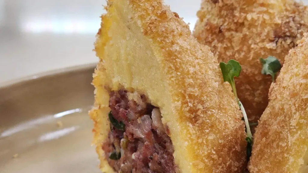 Imagem coxinha calabresa do artigo Coxinha de Milho com Calabresa - Santa Receita