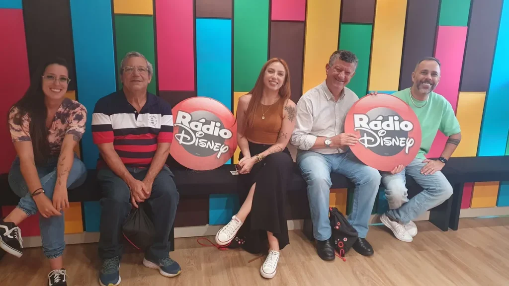Equipe da Rádio Pop faz visita técnica na Rádio Disney em São Paulo (SP)