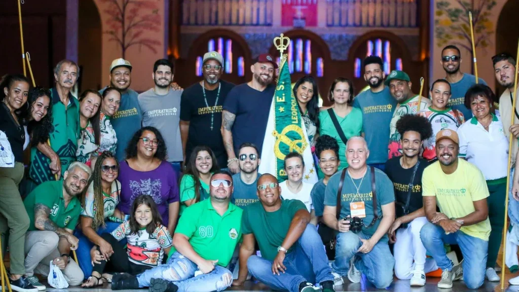 Imagem Escola de samba Imperatriz Leopoldinense no Santuario Nacional do artigo Escola de samba do RJ agradece título no Santuário Nacional