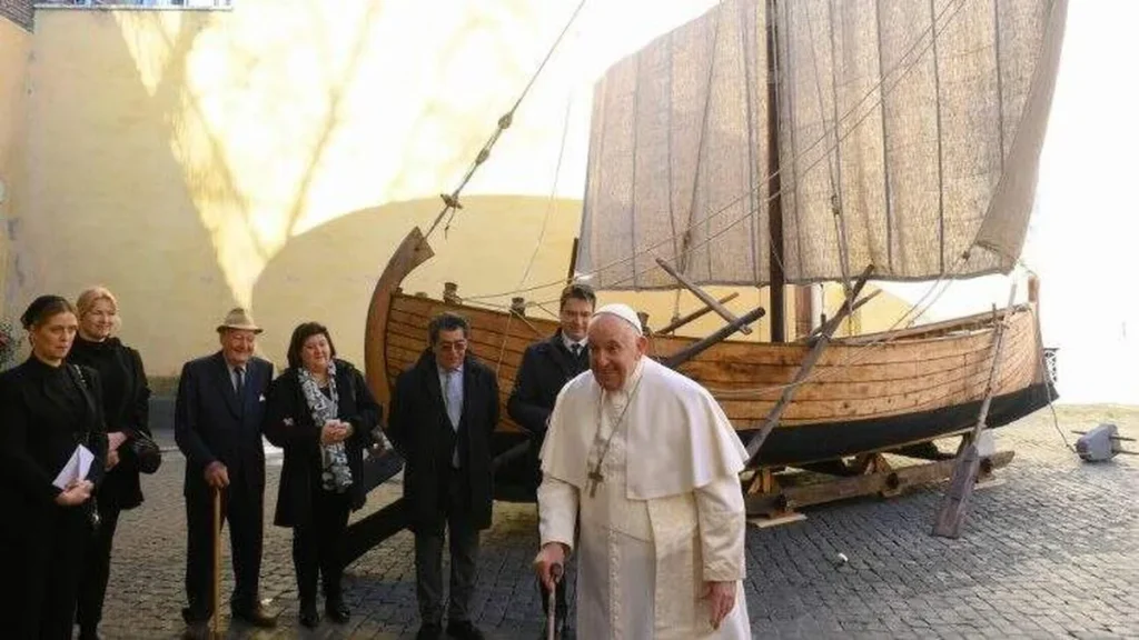 Imagem Papa Francisco recebe replica do barco de Sao Pedro do artigo Papa Francisco recebe “barco de São Pedro”