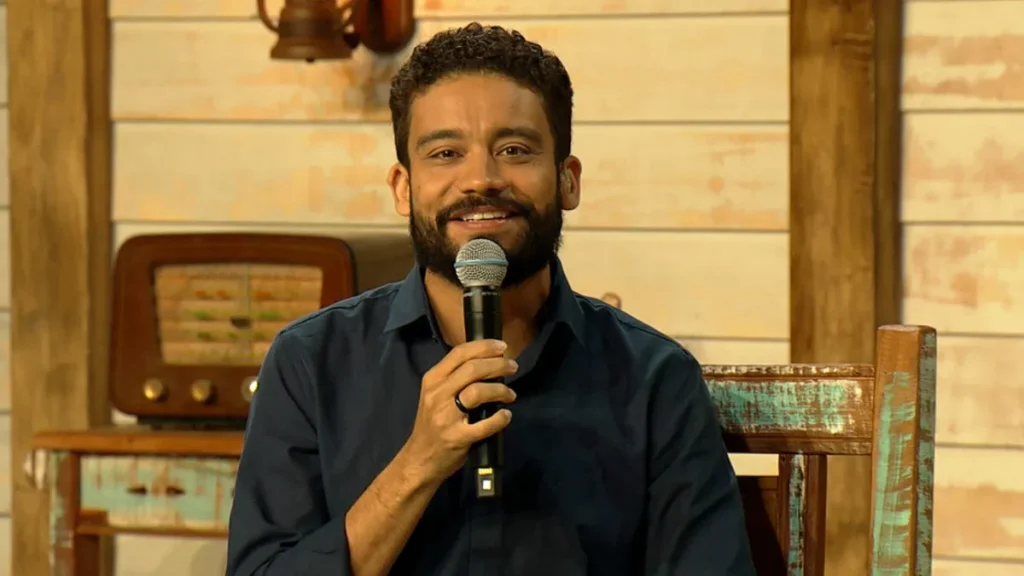 Imagem Padre Paulinho apresentador do Luar do Sertao do artigo “Luar do Sertão” recebe o compositor Neudo Oliveira