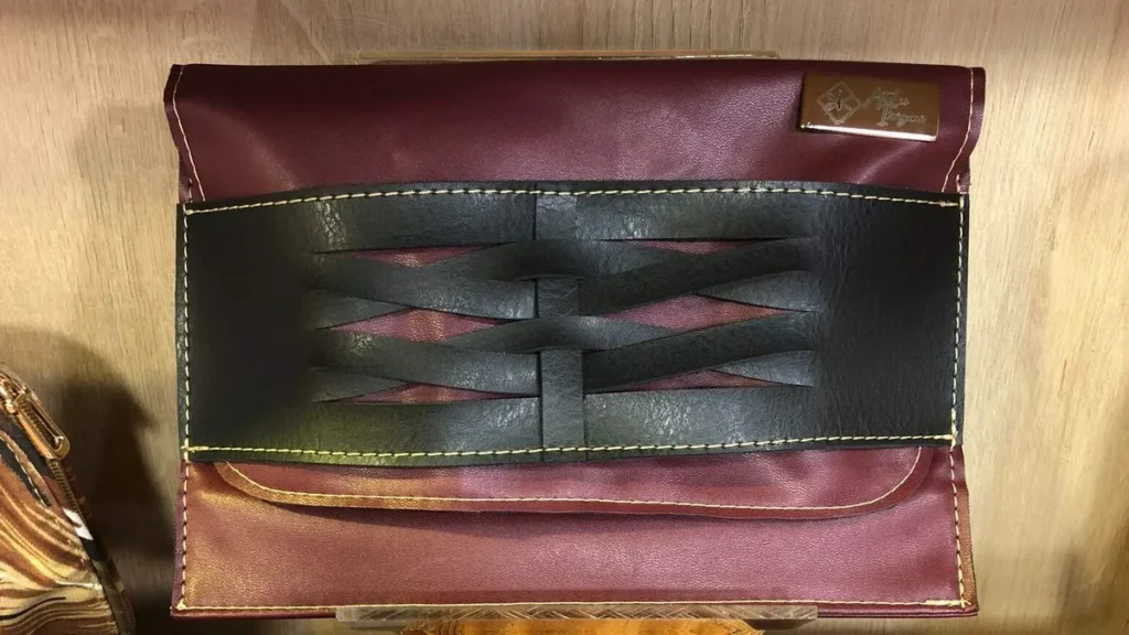 Imagem carteira elegante do artigo Carteira Clutch Trançada