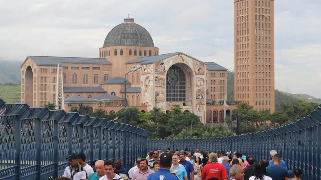Imagem Basilica vista da passarela do artigo Santuário Nacional: Casa de Alegria e Acolhimento