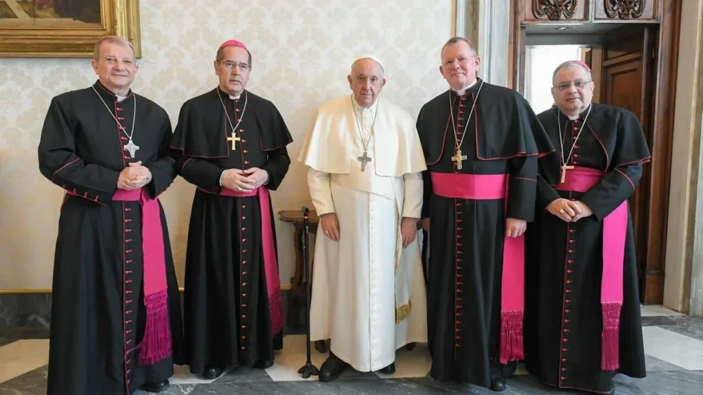 Imagem Bispos e Papa Francisco 2 do artigo Bispos brasileiros falam da amizade com o Papa Francisco