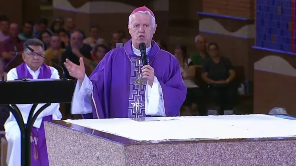 Imagem Dom Orlando na Missa das 9h 29 03 2023 do artigo "Devemos sempre permanecer na Palavra!", diz Dom Orlando