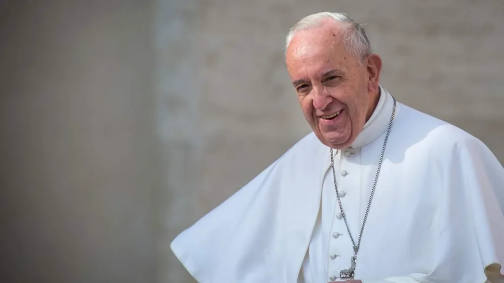 Imagem Papa Francisco no Vaticano do artigo Papa Francisco completa 10 anos de pontificado suplicando pela paz no mundo