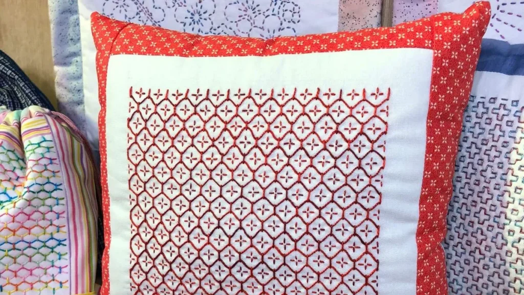 Imagem almofada bordada do artigo Almofada Bordada (Ponto Sashiko Hitomezashi)