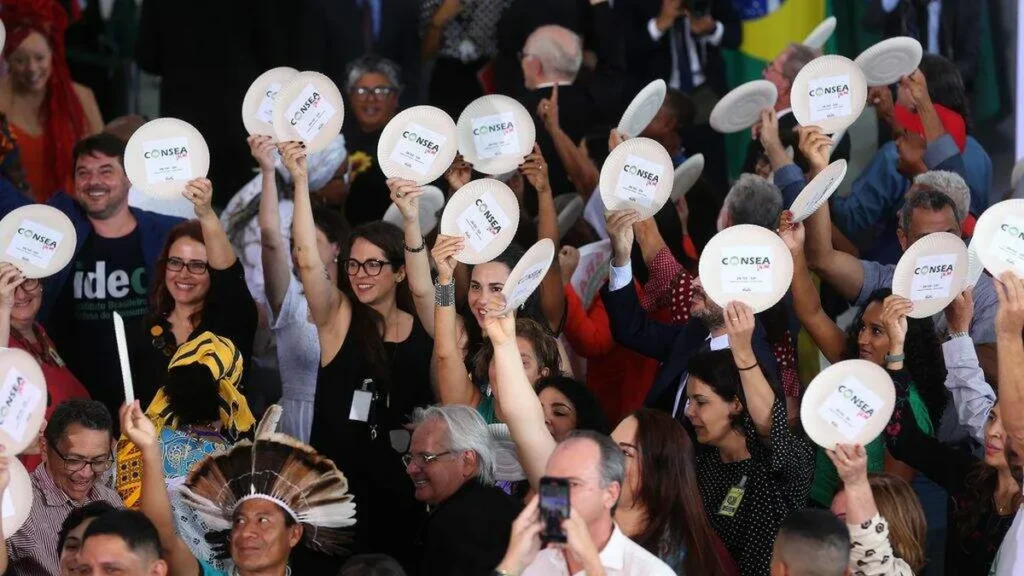 Cerimonia recria o Conselho Nacional de Segurança Alimentar e Nutricional (Consea) após Jair Bolsonaro ter desativado