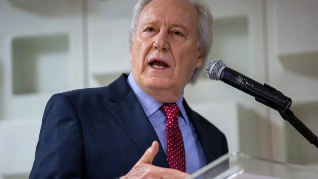 Ricardo Lewandowski discursando em homenagem do MEC