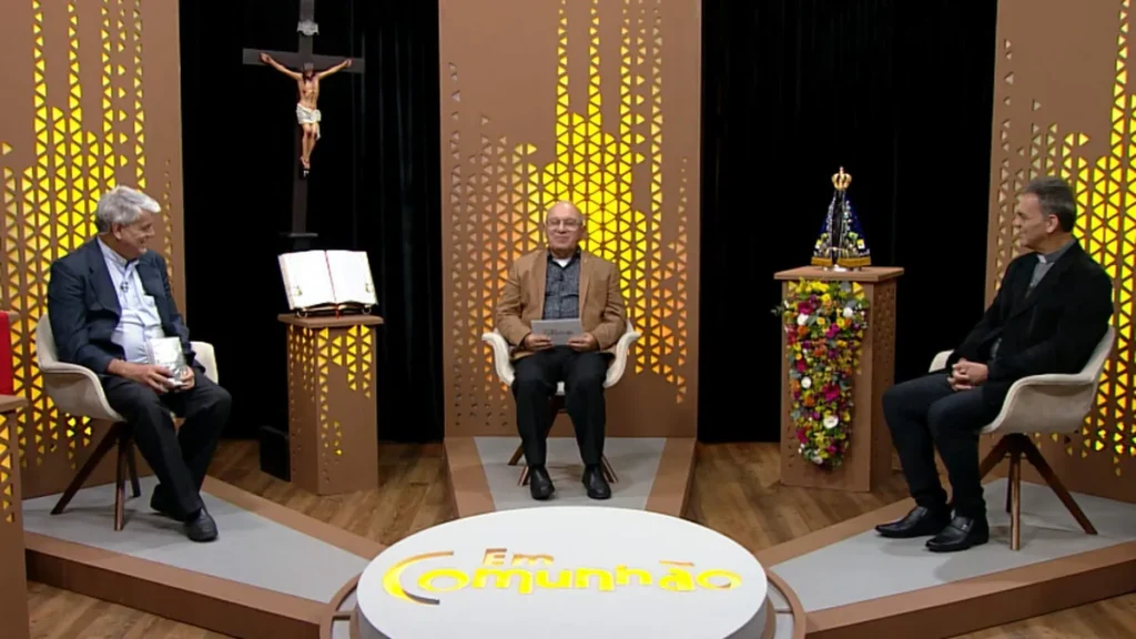 Imagem padre ulysses e convidados em comunhao do artigo “Em Comunhão” reflete sobre os Sacramentos da Iniciação Cristã