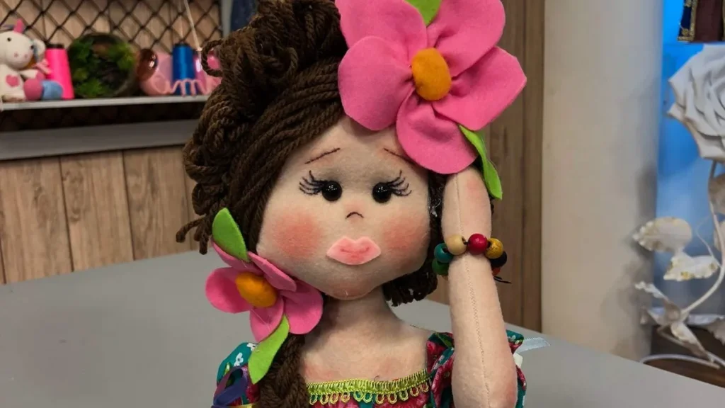 Imagem namoradeira de janela do artigo Namoradeira (Boneca de Janela) - Faça Você Mesmo