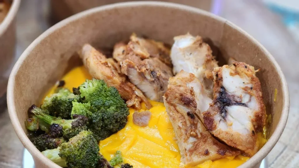 Imagem frango assado com brocolis pure de cenoura do artigo Frango Aassado com Brócolis e Purê de Cenoura - Santa Receita