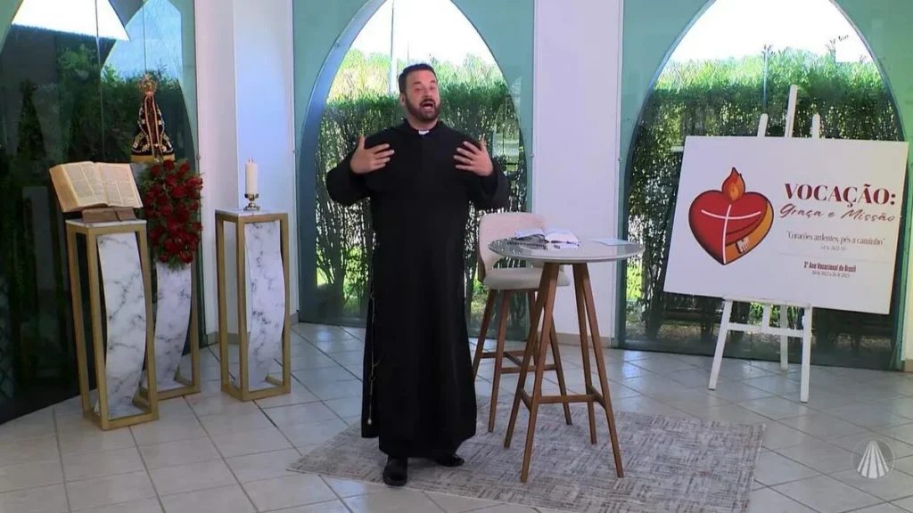 Imagem novena de aparecida do artigo Rezando pelas vocações: testemunho do Pe. Danilo Servilha Rizzi